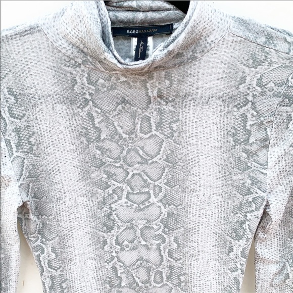 BCBGMAXAZRIA Snake Python Print Turtleneck Top - Picture 4 of 5